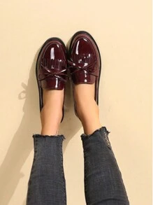 女士透气休闲一脚蹬鞋，带蝴蝶结和流苏，纯色乐福鞋 - 酒紅 - 查看 1