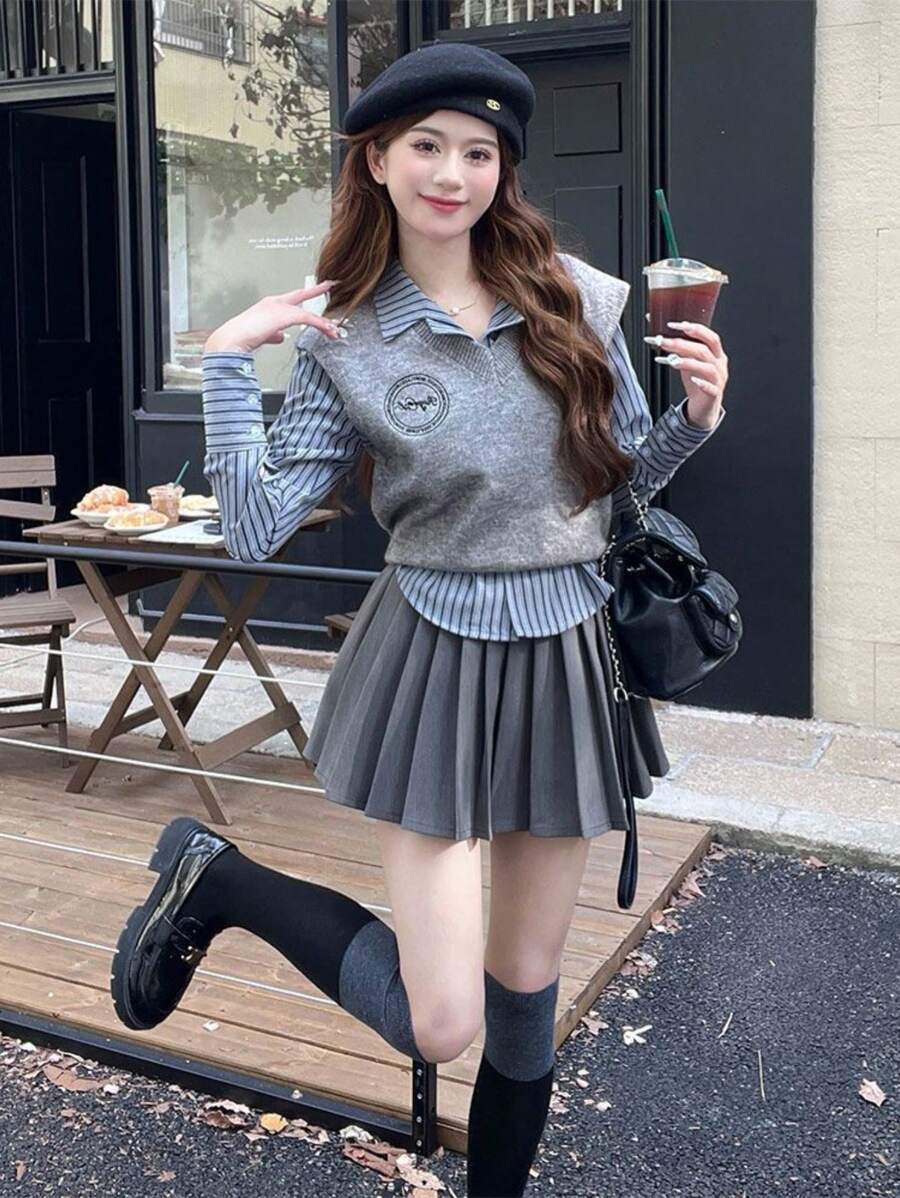 "Pleated Skirt. Classic And Super Versatile. Has Lining At The Bottom." - Dark Grey - View 1