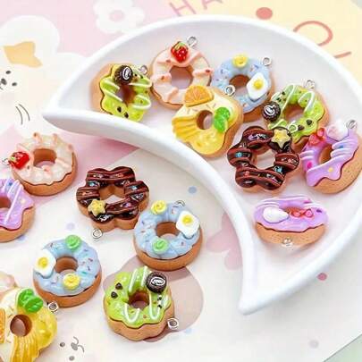 10個 鮮やかな樹脂フルーツドーナツチャーム - 色とりどりのいちごペンダント DIYキーホルダー、ピアス、バッグの装飾に - 様々な色 丈夫で使い勝手の良いアクセサリー クリエイティブプロジェクトに