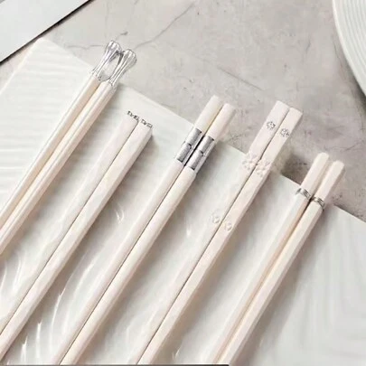 5双/10双可重复使用浅粉色金属筷子，适合户外和家庭使用，合金筷子防霉优质防滑耐热家居日常礼物