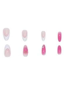 Una caja de 24 uñas de tacón stiletto medianas, con un elegante degradado de color rosa con acentos de pétalos blancos, que irradian un ambiente suave y refinado. Este set de uñas postizas incluye una lima de uñas y pegamento de gel, perfectas para todas las mujeres, ideales para uso diario, fiestas y ocasiones especiales, agregando un toque de delicado a tus dedos.