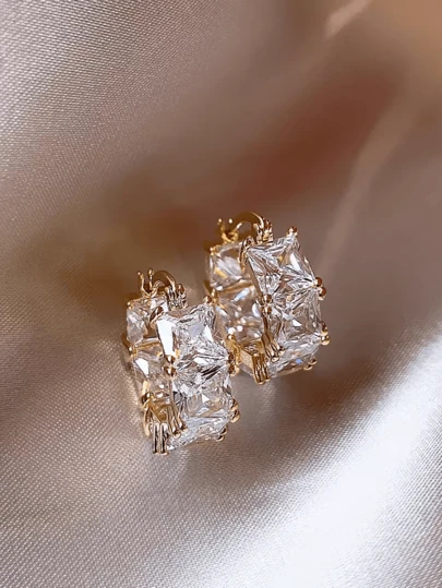 1 par Kubik Zirkonium Kvinnors Örhängen , Minimalist Mode Öra Ringar Charmig Unik design Daglig Smycke Födelsedagspresent