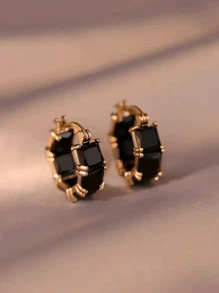 1 par de brincos femininos simples e elegantes de zircônia preta, brincos de argola para decoração de orelha, design exclusivo para uso diário, presente de aniversário