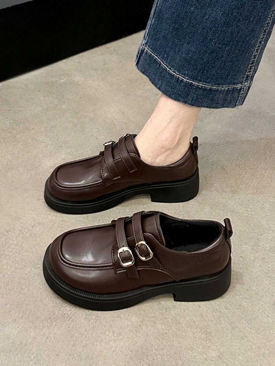 Giày đế dày đế cao hình trái tim khóa cài mới 2024, Giày Mary Jane da bóng thời trang, Giày Mary Jane đế dày xấu xí cổ điển, Phong cách Anh cho mùa xuân thu, Giày đế xuồng màu đen, Giày thoải mái bằng da bóng, Mũi tròn, Giày đế bệt phong cách cổ điển giản dị - màu nâu - Xem 1