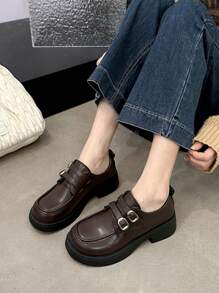 Giày đế dày đế cao hình trái tim khóa cài mới 2024, Giày Mary Jane da bóng thời trang, Giày Mary Jane đế dày xấu xí cổ điển, Phong cách Anh cho mùa xuân thu, Giày đế xuồng màu đen, Giày thoải mái bằng da bóng, Mũi tròn, Giày đế bệt phong cách cổ điển giản dị - màu nâu - Xem 4