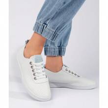 Zapatillas Blancas Clásicas para Mujer Cómodas, Ligeras y Elegantes con Suela Gruesa | Zapatos Bajos con Cordones para Todas las Estaciones Zapatillas Blancas Perforadas Para Mujer, Zapatos Planos Bajos Con Cordones Transpirables, Zapatos Casuales Para Caminar - Blanco - Ver 3