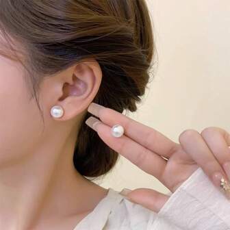 1 Pair Vintage Faux Pearl Stud Earrings For Women, Fashionable Minimalist High-End Niche Elegant Earrings, Small Elegant Hoop Earrings
