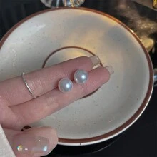 1 Pair Vintage Faux Pearl Stud Earrings For Women, Fashionable Minimalist High-End Niche Elegant Earrings, Small Elegant Hoop Earrings