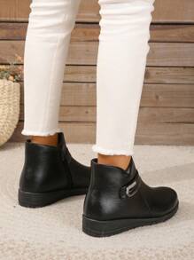 女士冬季雪地靴，平底防滑中帮保暖保暖内衬皮鞋，适合中老年人 - 黑色 - 查看 4