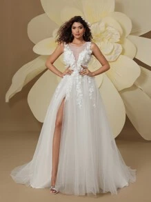 HEARBOBO Spring New Solid Deep V-Neck Backless Floral 3D Applique Puff Wedding Dress With Train - White - View 9