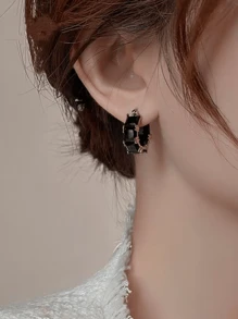 1 par de brincos femininos simples e elegantes de zircônia preta, brincos de argola para decoração de orelha, design exclusivo para uso diário, presente de aniversário
