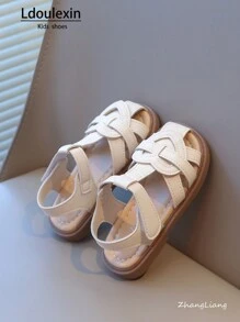 Nuovi sandali flat da ragazza con punta chiusa, suola morbida, design forato antiscivolo, sandali da principessa per bambini