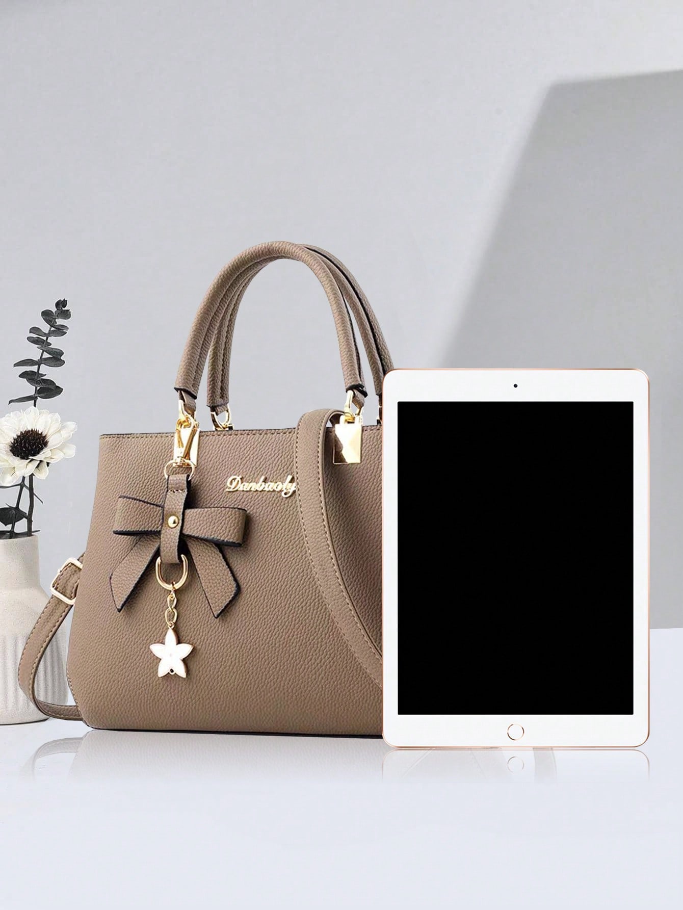 مجموعة حقيبة يد ومحفظة كرت بلون أحادي من خامة البو...