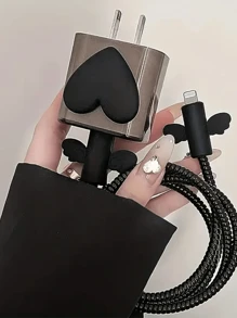 5pcs Black 3D Heart Shape Data Cable Protector Cover, Compatible With Iphone 16 Pro Max, 13/12/11 Charger Packaging, 18/20W Fast Charging Protection, TPU Material, Valentine's Day Girlfriend/Boyfriend Gift