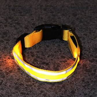 (1pc) Hot Selling New Product Super Bright LED Dog Collar! The Unique Adjustable Battery Mode Lights Up Like A Seatbelt Light, Creating Cool And Travel Gear For Your Dog.