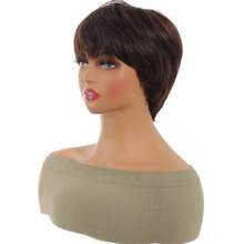 Perruque synthétique brune foncée à coupe pixie court, avec des cheveux naturels droits et superposés, avec des franges volumineuses. Résistante à la chaleur, convient pour un usage quotidien pour les femmes