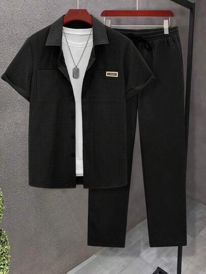 男士休闲两件套，夏季短袖树脂纽扣领衬衫搭配抽绳长裤，质感涤纶面料，双口袋+独特Logo，经典纯色