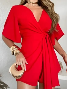 Casual Jumpsuit With V-Neck, Cross-Waist Tie, Ruffles And Textured Fabric - Đỏ - Xem 2