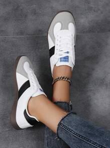 新款时尚女士运动鞋，轻便休闲运动透气平底鞋，百搭且适合作为新年礼物