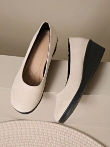 经典纯色高跟女鞋 - 纯色低帮软底坡跟厚底一脚蹬女鞋 - 黑色高跟鞋、绿色高跟鞋、紫色高跟鞋 - 后带设计易于穿脱 - 粗跟防滑圆头一脚蹬女鞋 - 经典百搭，尺码偏大半码 - 糯米白色 - 查看 7