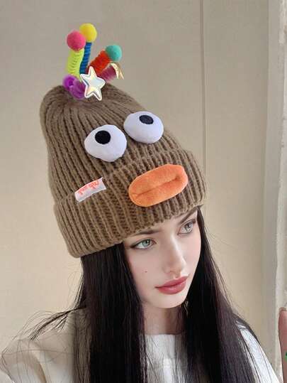 1 Stück Damen Lustige Gestrickte Mütze, Dicke Ohrenschutz Mütze mit süßem Cartoon Wurst Mund Design, vielseitig Lässig elegant retro Streetwear Mode Beanie geeignet für Outdoor, Skifahren, Radfahren, Reisen, Party, Alltag (zufälliges Buchstabenmuster)