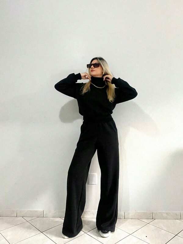 Conjunto elegante e moderno Berka com calça wideleg e blusa moletom com gola alta