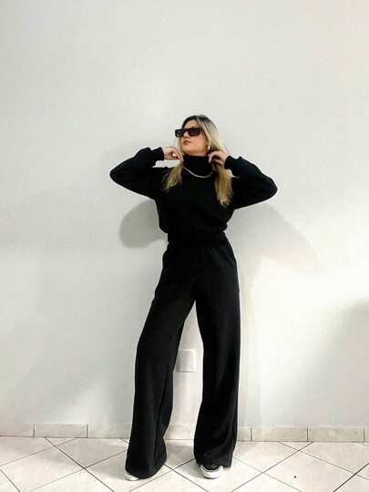 Conjunto Moderno e estiloso feito em Moletom - Calça e Gola alta