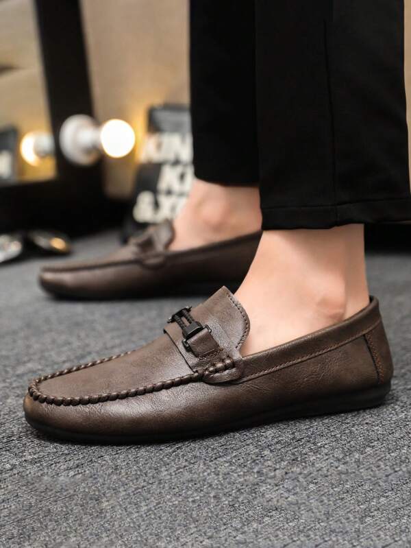 2024 Scarpe eleganti autunnali di moda per uomo, stile coreano, scarpe di pelle da uomo, mocassini, scarpe da guida a suola morbida con senza lacci