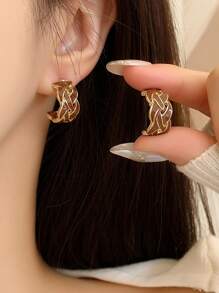 1 对时尚简约金属圆形夹式耳环，适合无耳洞女性日常佩戴