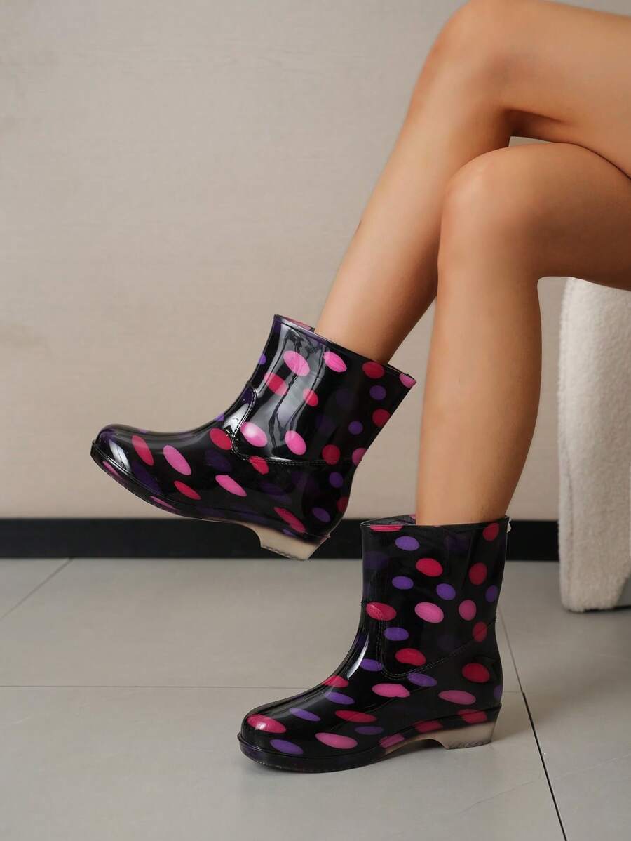 Botas de lluvia cortas para mujer, botas cortas impermeables para dama, botas de lluvia de moda con estampado de flores de cristal y suelas gruesas antideslizantes, zapatos de trabajo para condiciones de barro - punto morado - Ver 1