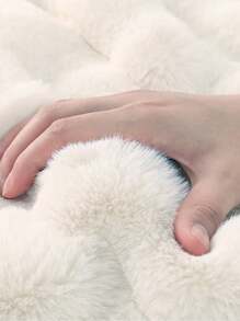 1pc Plush Rectangular Solid Color Rug, Soft High-Quality Fluffy And Easy-Clean Indoor Decorative Carpet, Suitable For Bedroom, Living Room, Sofa, Vanity, Tatami Room, Etc. Gifts Birthday Graduation