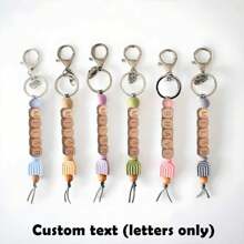1 个定制彩虹钥匙扣，可用作名牌包挂。