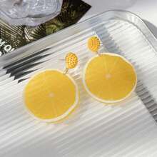 1 paire de boucles d'oreilles élégantes et minimalistes pour femmes avec design de série de fruits tels que pitaya, citron, orange, kiwi. Convient pour le port quotidien, les fêtes et les vacances. Excellent cadeau pour les petites amies, l'épouse, la famille et les amis