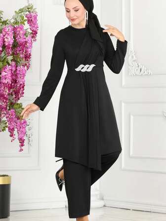 Moderiktigt set för kvinnor med rund hals, lös rak topp, avslappnad traditionell arabisk stil