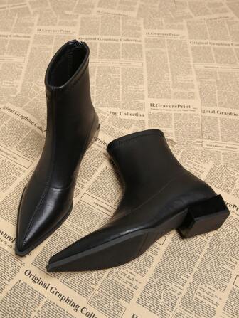 Europese mode dames korte laarzen, lage hak puntige neus korte schacht slanke enkellaarsjes, zwarte platte minimalistische laarzen