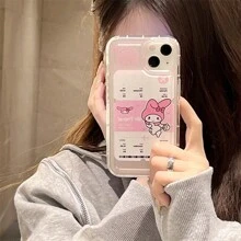 Sanrio 1pc Creative Tags Vliegticket Apple 15 Telefoonhoesje Compatibel met Iphone 14promax Pacha Hond Schattig 13 Schattig Kaartje Geventileerd Telefoonhoesje, Geschikt voor Meerdere Modellen, All-Round Bescherming, Modieus Ontwerp, Eenvoudig Laden En Lossen