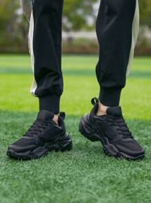 2024 New Arrival Fashionable & Versatile Thick Sole Cushioned Outdoor Sports Shoes For Men, Non-Slip