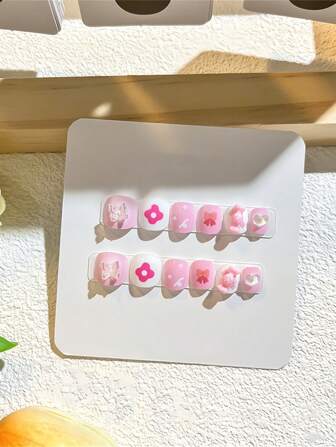 12片小号纯色短椭圆形假指甲，马卡龙蓝和粉色，卡通爱心花朵图案，适合女性和女孩，圣诞节和新年礼物