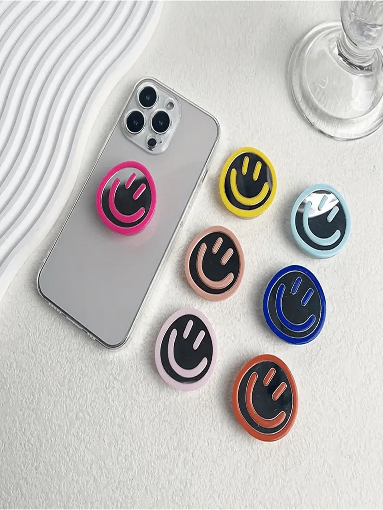 1 Stück Handygriff, lächelndes Gesicht ausziehbarer zusammenklappbarer Handygriff und Halterung, einfarbiger solider Handyhalter für Smartphone, Tablet, Handy Zubehör, kompatibel mit iPhone, Android Handy, Geschenk für Geburtstag, Familie, Freunde, Auszieh-Zuggriff für Handys, Handyzubehör