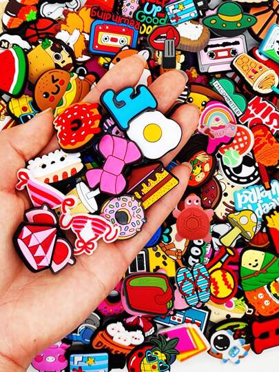 10/30/50/100/200 piezas de dijes DIY sin repetición para cadenas de zapatos, llaves, sandalias, bolsas de playa, dijes de PVC para zuecos de alta calidad, decoraciones populares, accesorios, excelentes regalos para Navidad, cumpleaños, fiestas de verano, escuela