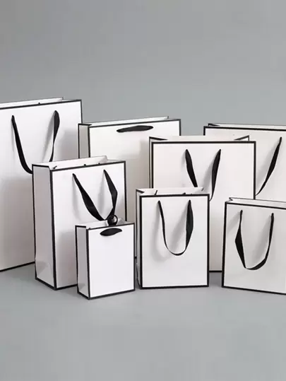 带缎带手柄的白色黑色礼品袋，10 个白色礼品袋和黑色框架，适合婚礼、零售、派对、生日的精品礼品袋