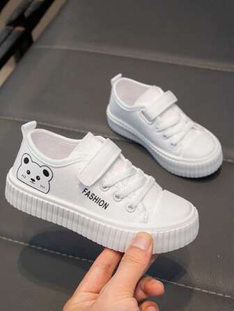 幼儿男孩/女孩一脚蹬帆布运动鞋，卡通印花，男女通用，配有可调节肩带和宽松蕾丝钩设计