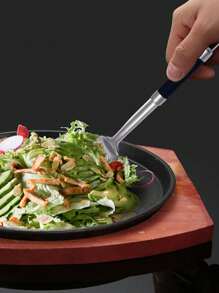 Można zawiesić za pomocą czarnego uchwytu w celu aktualizacji