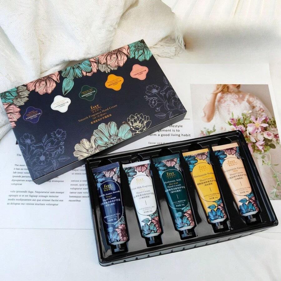 5支装香氛护手霜礼盒 - 富含乳木果油，24小时滋润干燥双手，蕴含维生素E和甘油，滋养保湿，不含酒精