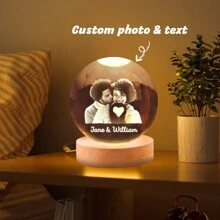 1 peça, luz noturna de bola de cristal LED personalizada - lâmpada fotográfica personalizada para decoração de casa e escritório | Presente ideal para casais, pais e entes queridos em ocasiões especiais, bola de cristal com foto personalizada, luz noturna com foto personalizada, dia dos namorados, decoração para o dia dos namorados, antimofo, elegante, adorável, colorido, personalizado, único. Presentes ideais para amigos, filho, filha, estudantes, trabalhadores, crianças, escola, casa, escritório, aniversário, formatura, renovação da casa, multifuncional, durável, ornamental, reutilizável, requintado, elegante, de alta qualidade, colorido, moderno, personalizado, personalizado, único, presentes ideais para ele, presentes ideais para ela, namorado, pai, namorada, mãe, família, amigos, sala de chá, casa, jardim, escritório, para aniversários, para o dia dos namorados, para o dia das mães, para aniversários, para o dia dos pais, para formatura, para casamentos, para inauguração de casa.