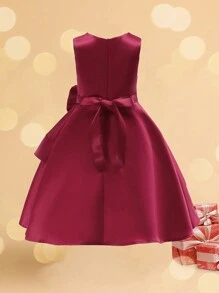 小女孩缎面连衣裙，配大蝴蝶结，中长款背心裙 - 酒紅色 - 查看 3