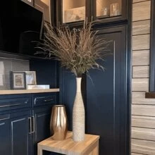 1pc Nordic Modern Minimalist White Floor Vase, Elegant Pampas Grass Floor Vase, Boho Tall Striped Decorative Bottle, Suitable For Living Room, Office, Entryway, Fireplace, Doorway Decor, Multi-Functional Decorative Flower Vase, Large Home Decor, Christmas Gift, Holiday & Birthday Gift Room Decor Glass Vase