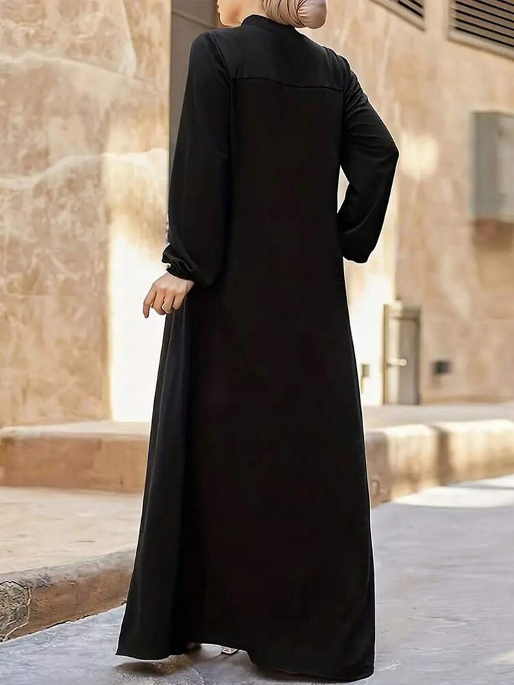 Una elegante bata de longitud hasta la rodilla con cuello alto y cierre delantero con cremallera en un estilo tradicional para mujeres - Colección de primavera y otoño - Negro - Añade 2