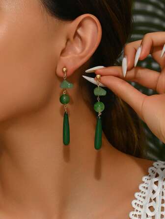 2 piezas Pendientes elegantes con gota de agua de resina verde y roja con pequeña piedra, cuentas de vidrio verde y turquesa, adecuados para uso en fiestas y eventos de las mujeres. Tenga en cuenta que debido a los materiales naturales, puede haber ligeras diferencias de tamaño, color y peso con respecto a las imágenes oficiales.