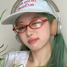 Oval Small Frame Glasses, Anime Style, Korean/Japanese Fashion, Retro Y2K Chic, Gradient Lens, Suitable For Casual Wear - Red - View 2